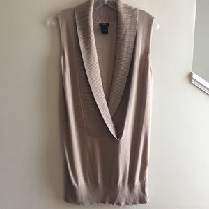 Ann Taylor Sleeveless Sweater perfect 4 layering
